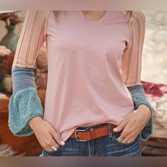 Sundance Tops - Beautiful SUNDANCE crochet bell sleeved t shirt top blouse